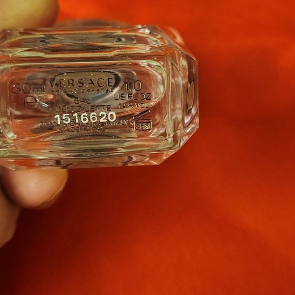 Versace Bright Crystal Eau De Toilette Spray 30 ml - Picture 3 of 4